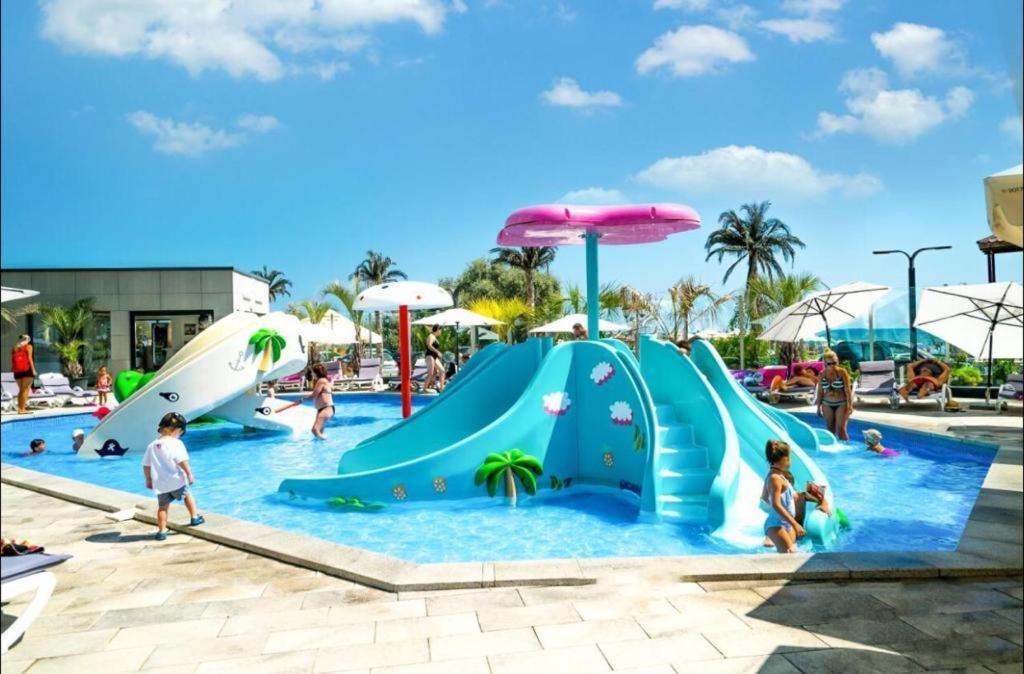 Alezzi Beach Resort Nautica Năvodari 외부 사진